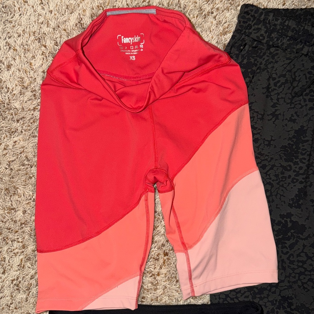 Bundle of 2 women's shorts and one pair of athletic pants, size XS. - Picture 2 of 4